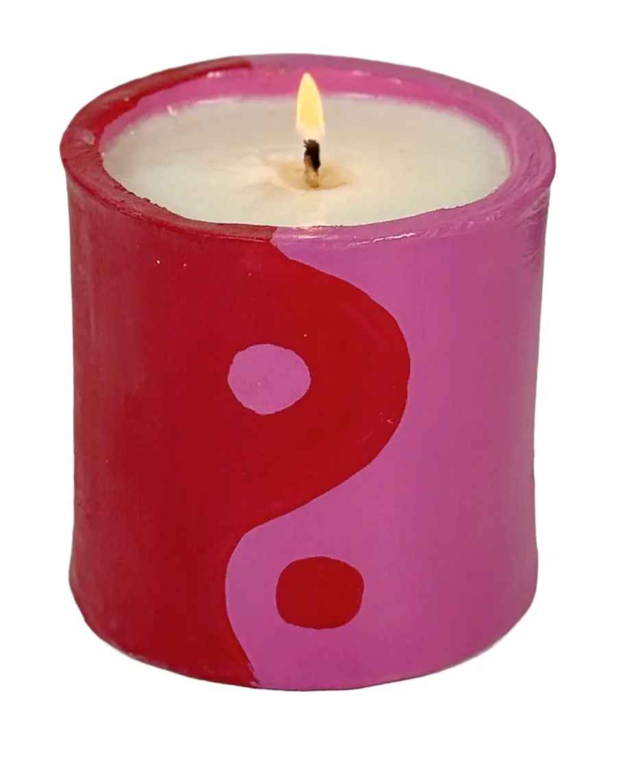 Small lit candle - Candle making listicle banner
